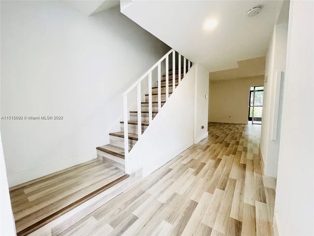 4026 Inverrary Dr # 8A, Lauderhill FL 33319