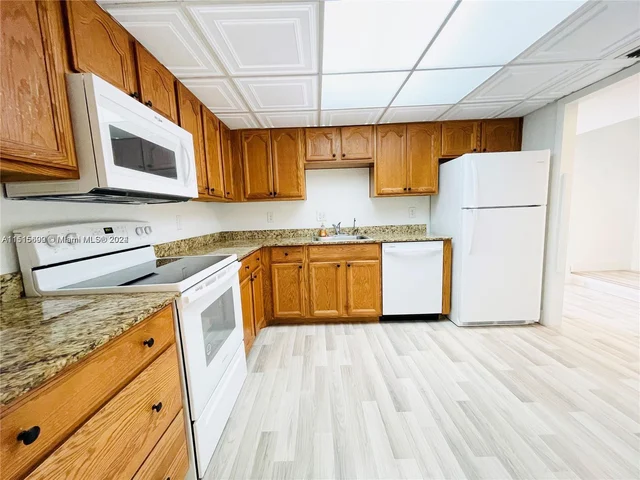 4026 Inverrary Dr # 8A, Lauderhill FL 33319