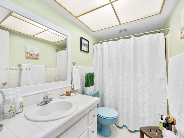 11960 NE 19th Dr # 17, North Miami FL 33181