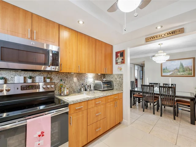 11960 NE 19th Dr # 17, North Miami FL 33181