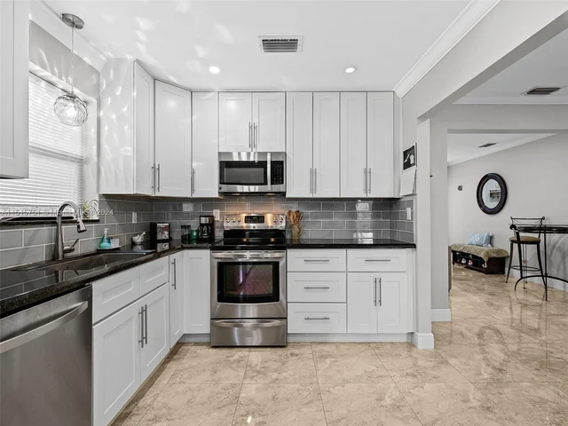 1238 Lincoln St, Hollywood FL 33019