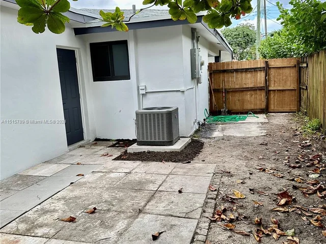 1997 SW 28th Ave, Fort Lauderdale FL 33312