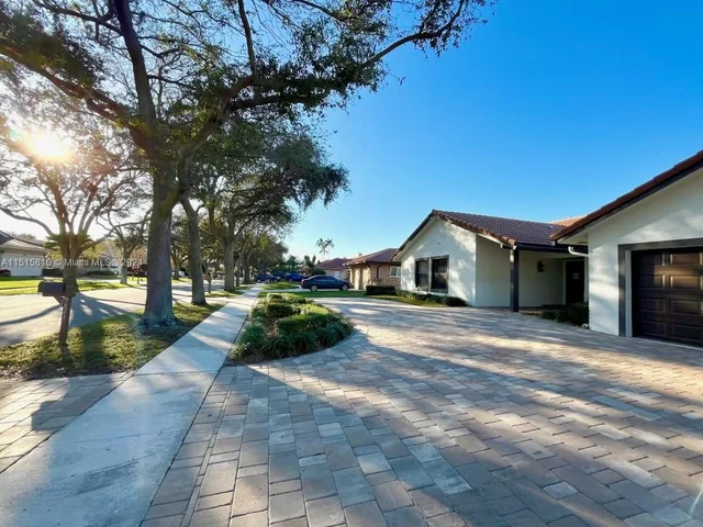 9821 NW 10th Ct, Plantation FL 33322