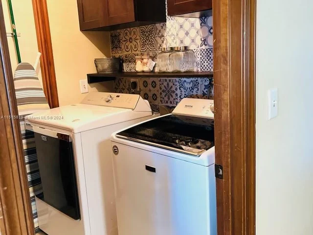 9821 NW 10th Ct, Plantation FL 33322