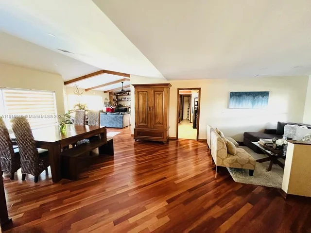 9821 NW 10th Ct, Plantation FL 33322