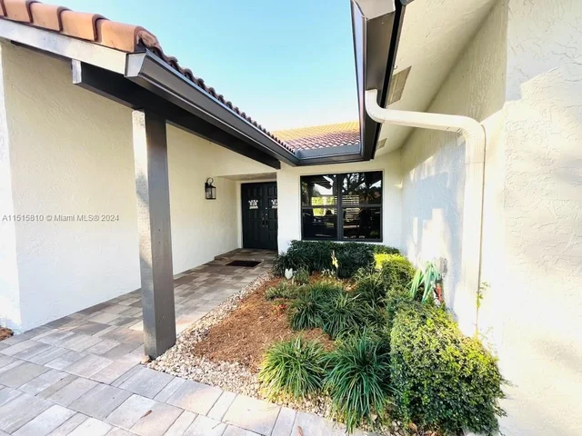 9821 NW 10th Ct, Plantation FL 33322