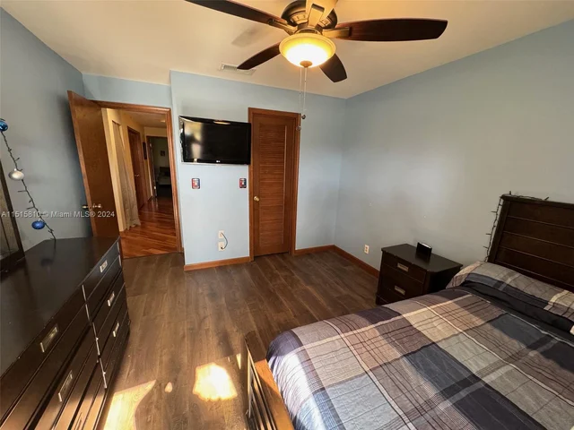 9821 NW 10th Ct, Plantation FL 33322