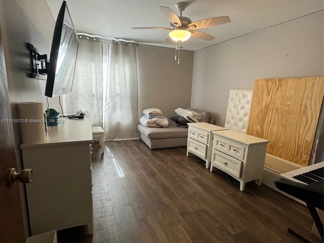 9821 NW 10th Ct, Plantation FL 33322