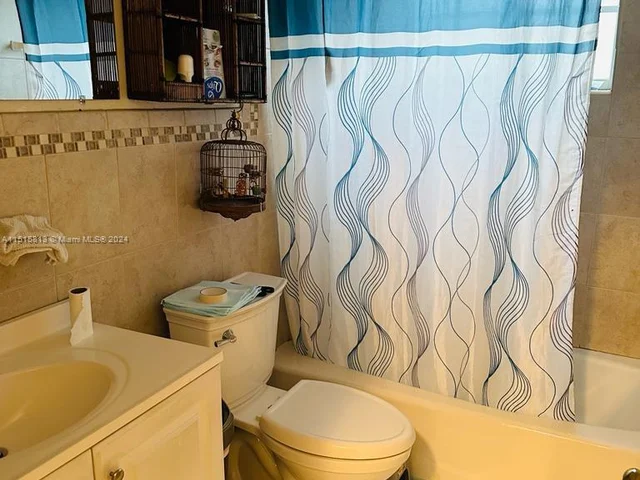 105 NE 12th Ave # 3, Hallandale Beach FL 33009