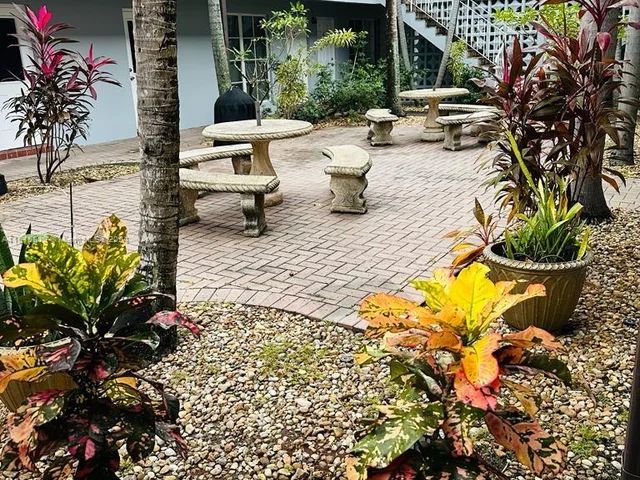 105 NE 12th Ave # 3, Hallandale Beach FL 33009