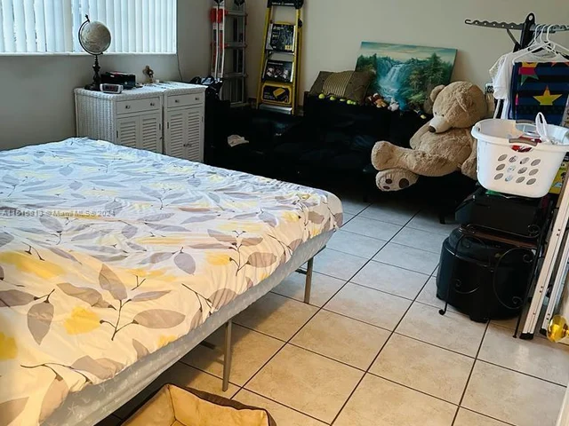 105 NE 12th Ave # 3, Hallandale Beach FL 33009