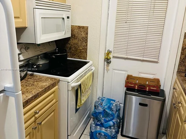 105 NE 12th Ave # 3, Hallandale Beach FL 33009