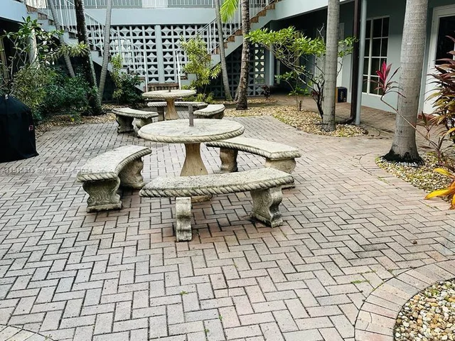 105 NE 12th Ave # 3, Hallandale Beach FL 33009