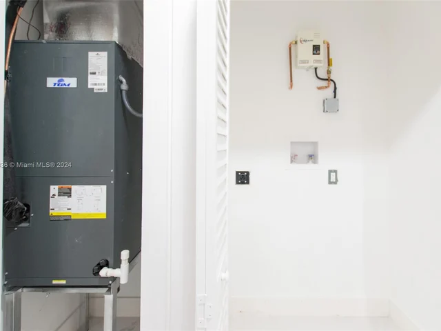 6820 SW 10th St, Pembroke Pines FL 33023