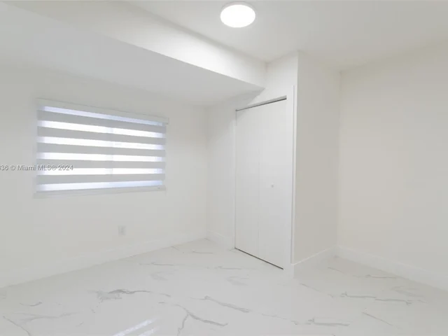 6820 SW 10th St, Pembroke Pines FL 33023