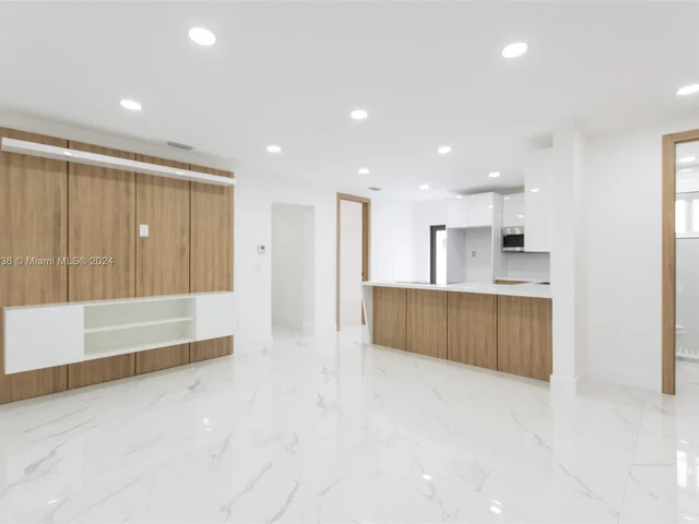 6820 SW 10th St, Pembroke Pines FL 33023