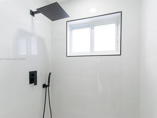 6820 SW 10th St, Pembroke Pines FL 33023