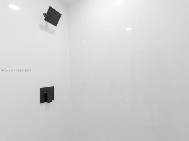 6820 SW 10th St, Pembroke Pines FL 33023