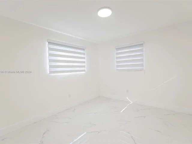 6820 SW 10th St, Pembroke Pines FL 33023