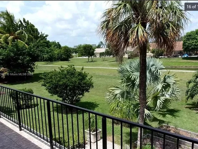 3129 N Palm Aire Dr, Pompano Beach FL 33069