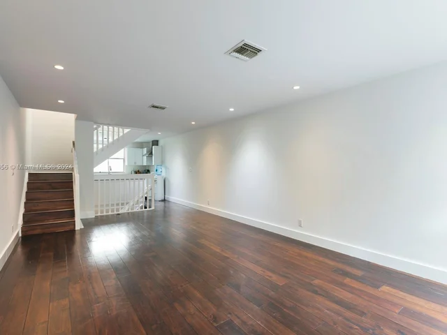 325 Meridian Ave # 15, Miami Beach FL 33139