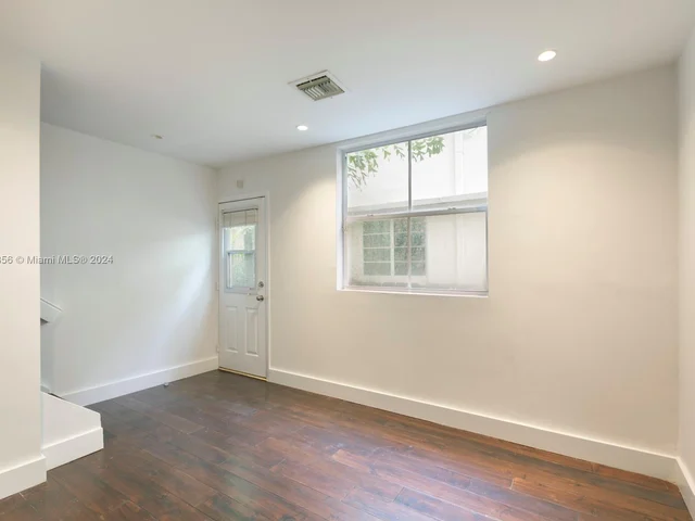 325 Meridian Ave # 15, Miami Beach FL 33139