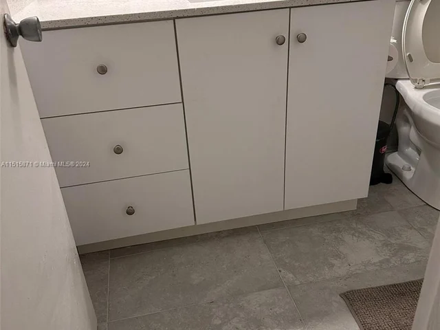 581 Blue Heron Dr # B, Hallandale Beach FL 33009