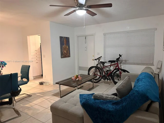 581 Blue Heron Dr # B, Hallandale Beach FL 33009