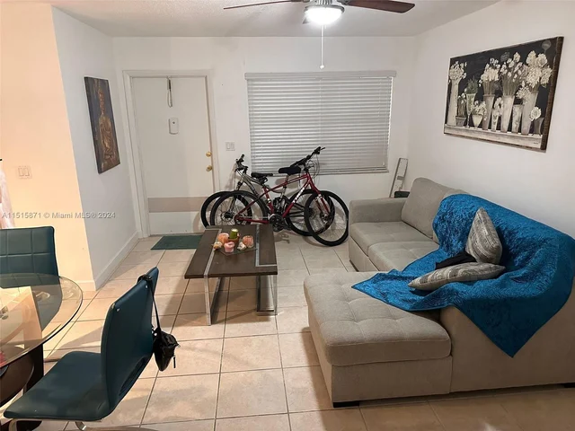 581 Blue Heron Dr # B, Hallandale Beach FL 33009