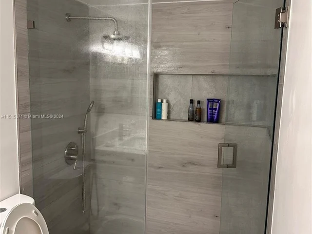 581 Blue Heron Dr # B, Hallandale Beach FL 33009