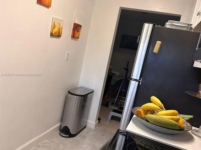 581 Blue Heron Dr # B, Hallandale Beach FL 33009