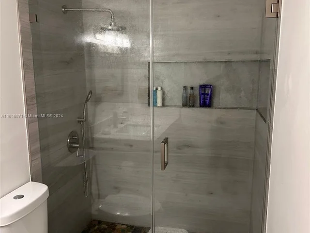 581 Blue Heron Dr # B, Hallandale Beach FL 33009