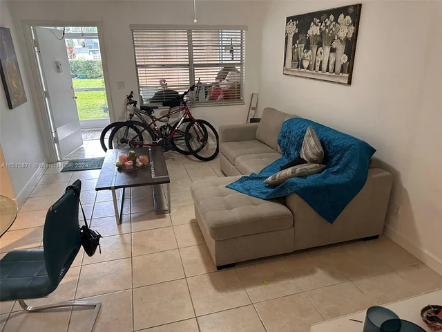 581 Blue Heron Dr # B, Hallandale Beach FL 33009