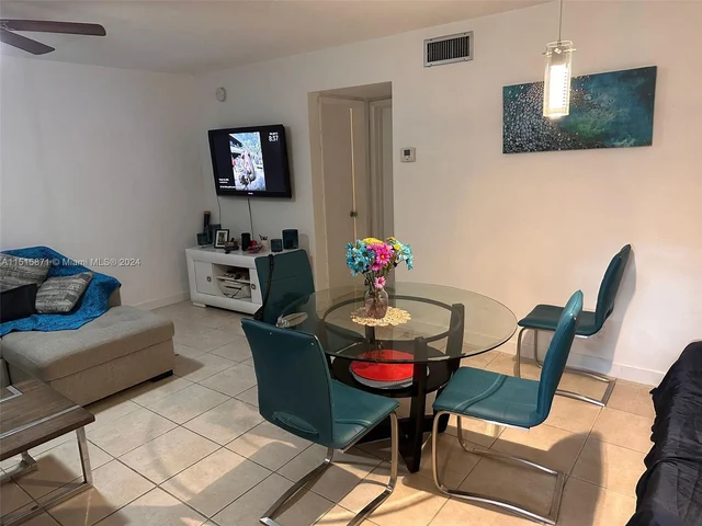 581 Blue Heron Dr # B, Hallandale Beach FL 33009