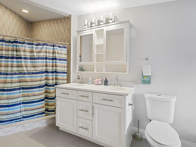 9421 NW 10th St, Plantation FL 33322