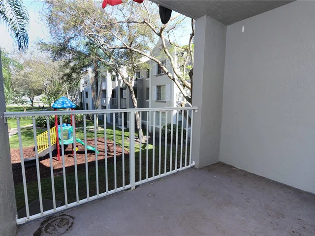 11133 SW 8th St # 204, Pembroke Pines FL 33025