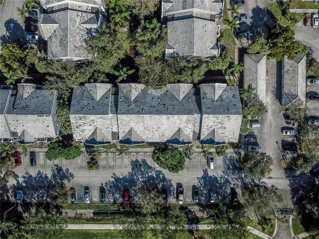 11133 SW 8th St # 204, Pembroke Pines FL 33025