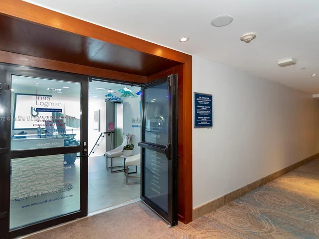 6799 Collins Ave, Miami Beach FL 33141