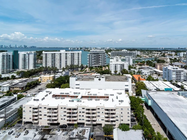 6799 Collins Ave, Miami Beach FL 33141