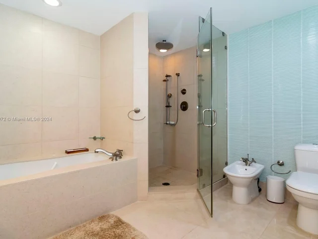 6799 Collins Ave, Miami Beach FL 33141