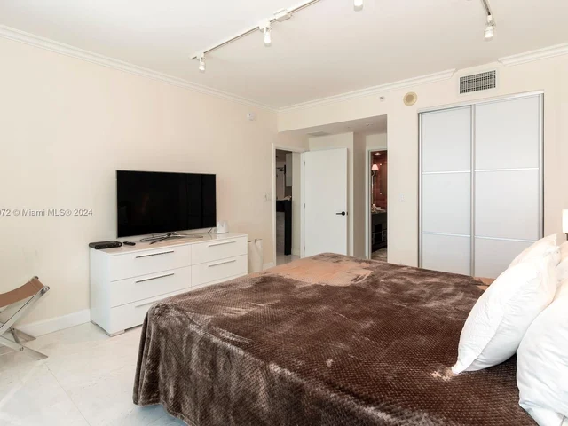 6799 Collins Ave, Miami Beach FL 33141