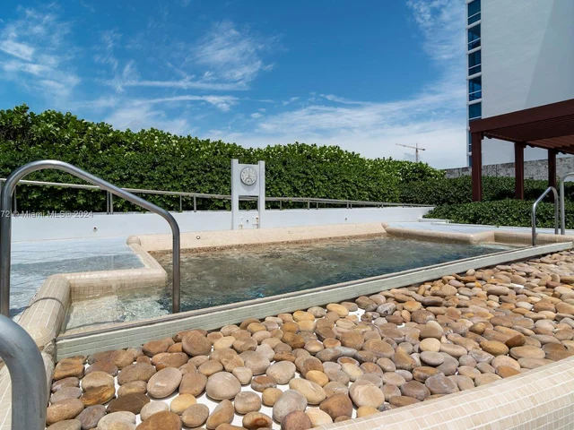 6799 Collins Ave, Miami Beach FL 33141