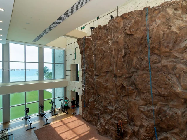 6799 Collins Ave, Miami Beach FL 33141