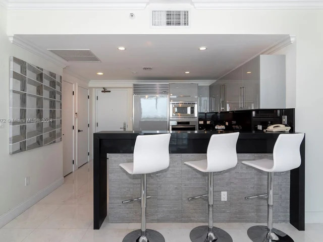 6799 Collins Ave, Miami Beach FL 33141