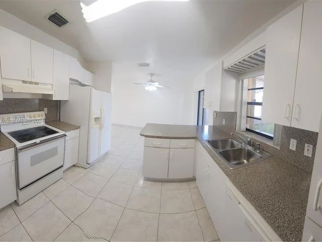 18621 SW 122nd Ct, Miami FL 33177