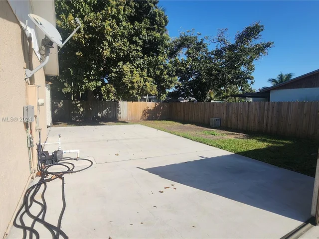 18621 SW 122nd Ct, Miami FL 33177