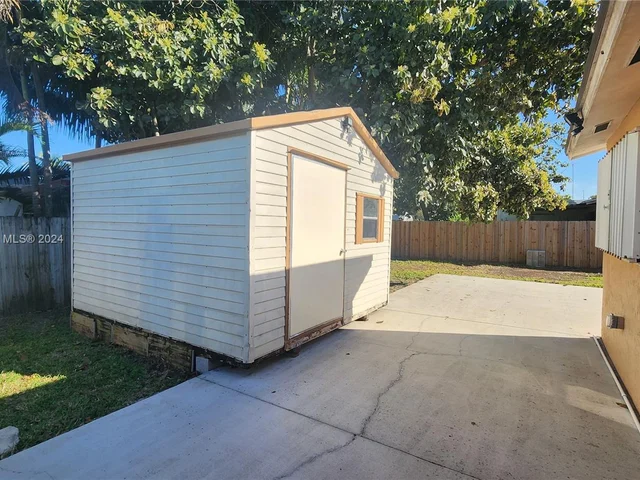 18621 SW 122nd Ct, Miami FL 33177