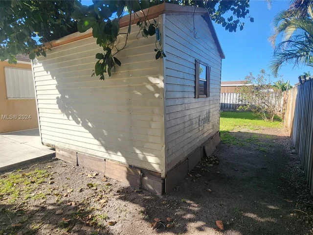 18621 SW 122nd Ct, Miami FL 33177