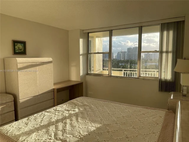 3180 S Ocean Dr # 721, Hallandale Beach FL 33009