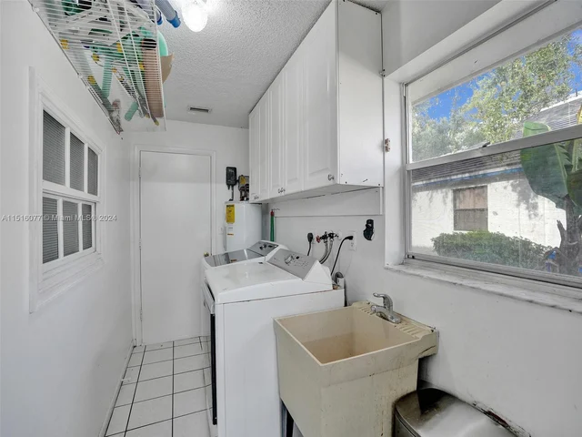 12126 NW 33rd St, Coral Springs FL 33065